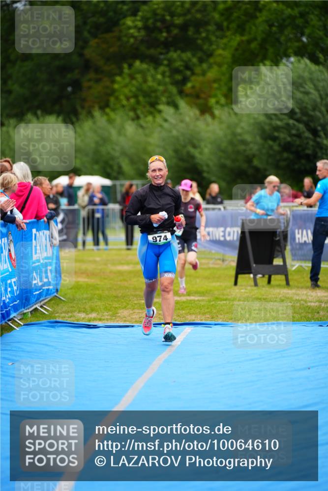 30.08.2026 - Elbe Triathlon Hamburg LAZAROV Photography http://msf.ph/oto/10064610 30.08.2026 12:06:16 Ziel 974, 1487 meine-sportfotos.de