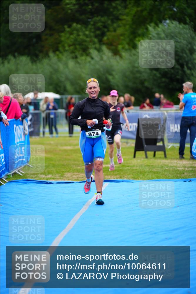 30.08.2026 - Elbe Triathlon Hamburg LAZAROV Photography http://msf.ph/oto/10064611 30.08.2026 12:06:17 Ziel 974, 1487 meine-sportfotos.de