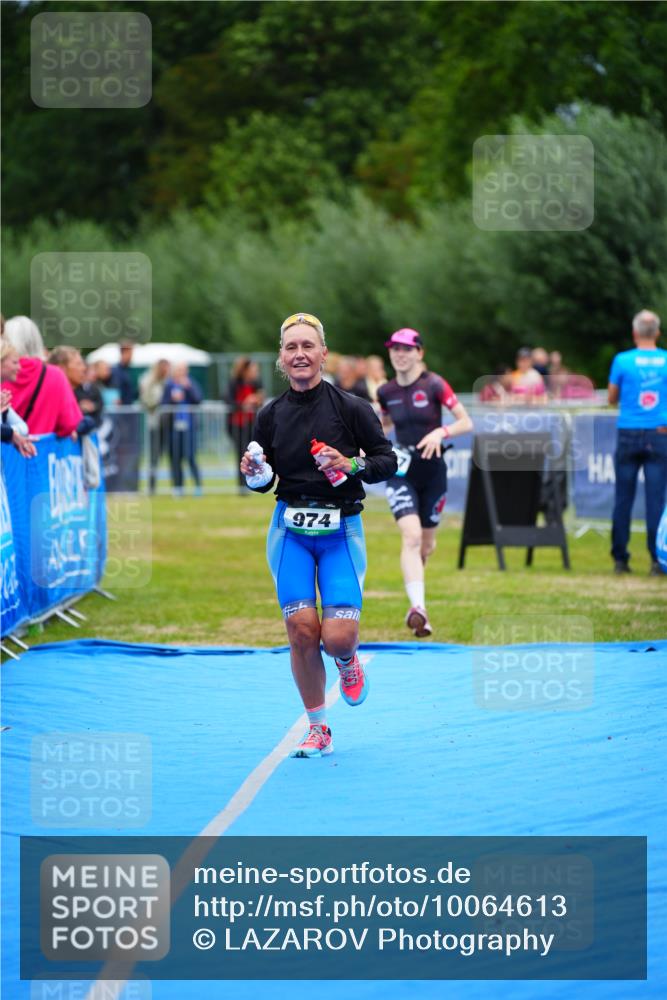 30.08.2026 - Elbe Triathlon Hamburg LAZAROV Photography http://msf.ph/oto/10064613 30.08.2026 12:06:18 Ziel 974, 1402, 1487 meine-sportfotos.de
