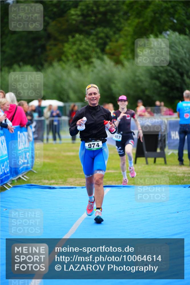 30.08.2026 - Elbe Triathlon Hamburg LAZAROV Photography http://msf.ph/oto/10064614 30.08.2026 12:06:18 Ziel 974, 1402, 1487 meine-sportfotos.de