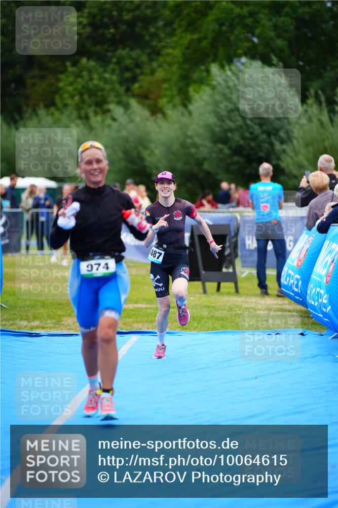 30.08.2026 - Elbe Triathlon Hamburg LAZAROV Photography http://msf.ph/oto/10064615 30.08.2026 12:06:18 Ziel 974, 1402, 1487 meine-sportfotos.de