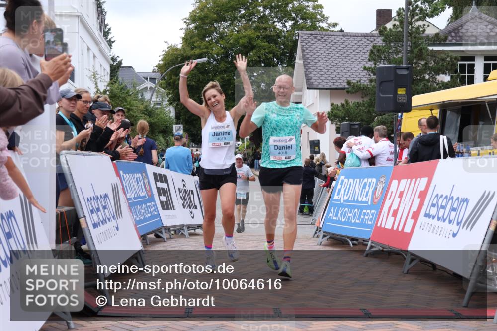 30.08.2026 - Blankeneser Heldenlauf Lena Gebhardt http://msf.ph/oto/10064616 30.08.2026 12:45:56 Ziel 4018, 4019 meine-sportfotos.de