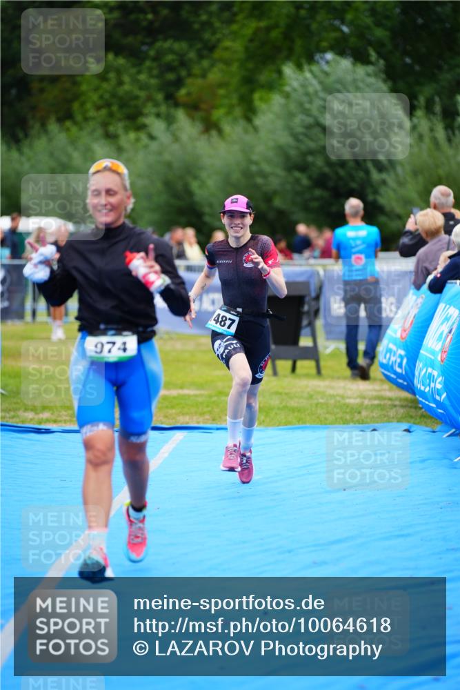 30.08.2026 - Elbe Triathlon Hamburg LAZAROV Photography http://msf.ph/oto/10064618 30.08.2026 12:06:19 Ziel 974, 1402, 1487 meine-sportfotos.de