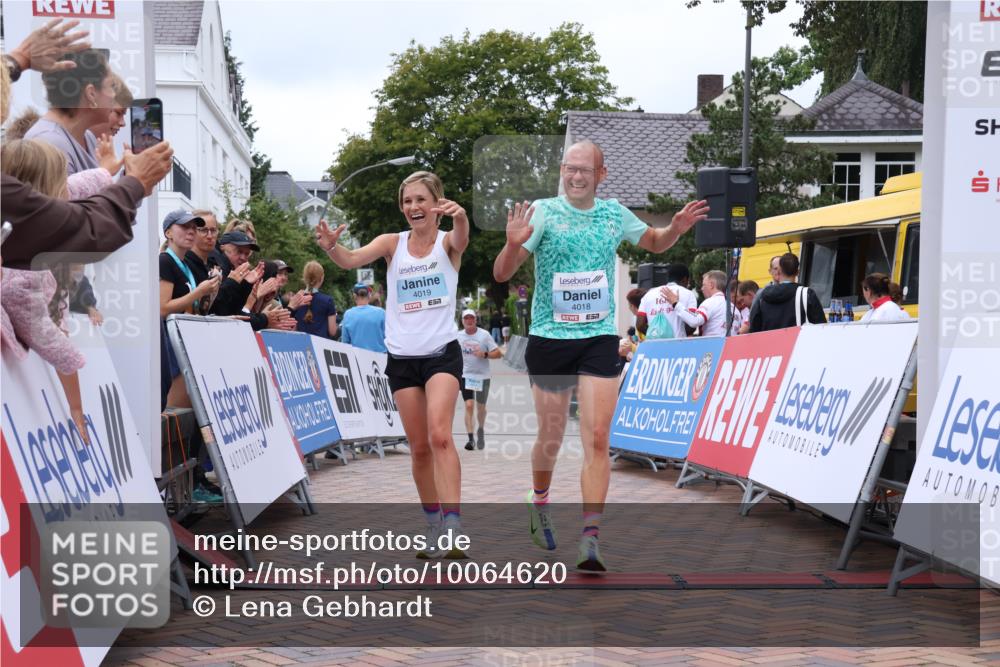 30.08.2026 - Blankeneser Heldenlauf Lena Gebhardt http://msf.ph/oto/10064620 30.08.2026 12:45:57 Ziel 4018, 4019 meine-sportfotos.de