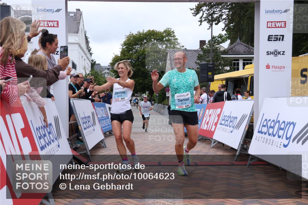 30.08.2026 - Blankeneser Heldenlauf Lena Gebhardt http://msf.ph/oto/10064623 30.08.2026 12:45:57 Ziel 4018, 4019 meine-sportfotos.de