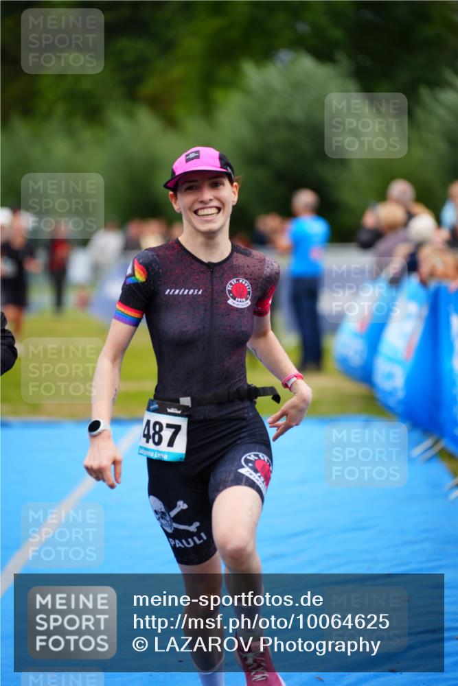 30.08.2026 - Elbe Triathlon Hamburg LAZAROV Photography http://msf.ph/oto/10064625 30.08.2026 12:06:21 Ziel 974, 1402, 1487, 1493 meine-sportfotos.de