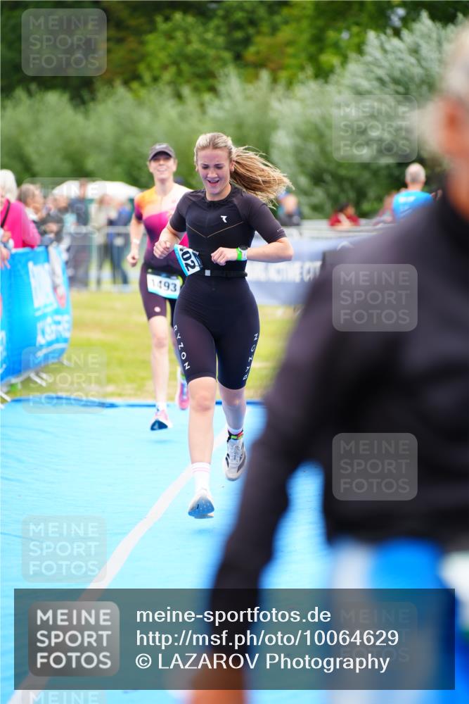 30.08.2026 - Elbe Triathlon Hamburg LAZAROV Photography http://msf.ph/oto/10064629 30.08.2026 12:06:26 Ziel 1402, 1493 meine-sportfotos.de