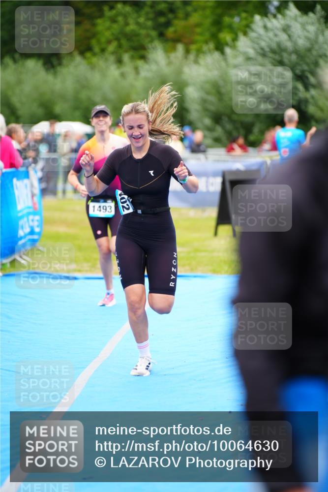 30.08.2026 - Elbe Triathlon Hamburg LAZAROV Photography http://msf.ph/oto/10064630 30.08.2026 12:06:26 Ziel 1402, 1493 meine-sportfotos.de