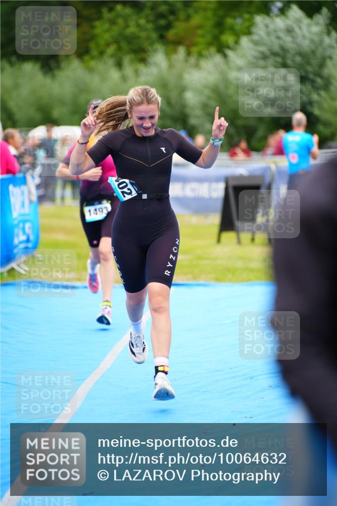 30.08.2026 - Elbe Triathlon Hamburg LAZAROV Photography http://msf.ph/oto/10064632 30.08.2026 12:06:26 Ziel 1402, 1493 meine-sportfotos.de