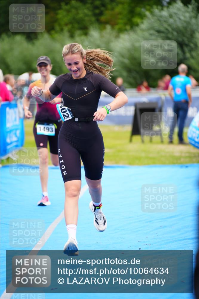 30.08.2026 - Elbe Triathlon Hamburg LAZAROV Photography http://msf.ph/oto/10064634 30.08.2026 12:06:27 Ziel 1402, 1493, 1703 meine-sportfotos.de