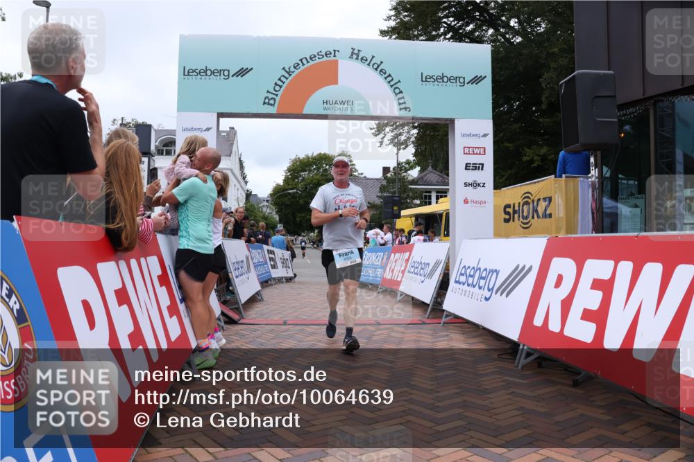30.08.2026 - Blankeneser Heldenlauf Lena Gebhardt http://msf.ph/oto/10064639 30.08.2026 12:46:03 Ziel 4018, 4019, 4053 meine-sportfotos.de