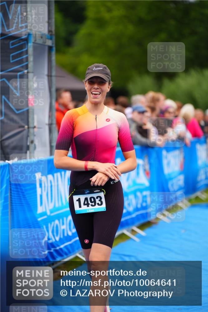 30.08.2026 - Elbe Triathlon Hamburg LAZAROV Photography http://msf.ph/oto/10064641 30.08.2026 12:06:28 Ziel 1402, 1493, 1703 meine-sportfotos.de