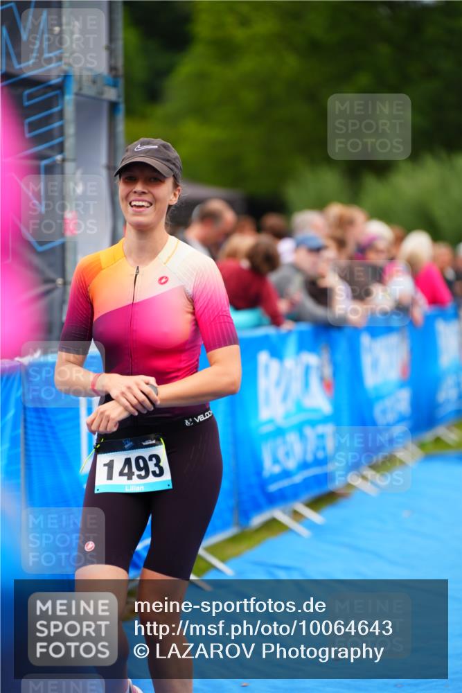 30.08.2026 - Elbe Triathlon Hamburg LAZAROV Photography http://msf.ph/oto/10064643 30.08.2026 12:06:29 Ziel 1402, 1493, 1703 meine-sportfotos.de