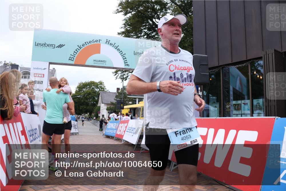 30.08.2026 - Blankeneser Heldenlauf Lena Gebhardt http://msf.ph/oto/10064650 30.08.2026 12:46:04 Ziel 4018, 4019, 4053 meine-sportfotos.de