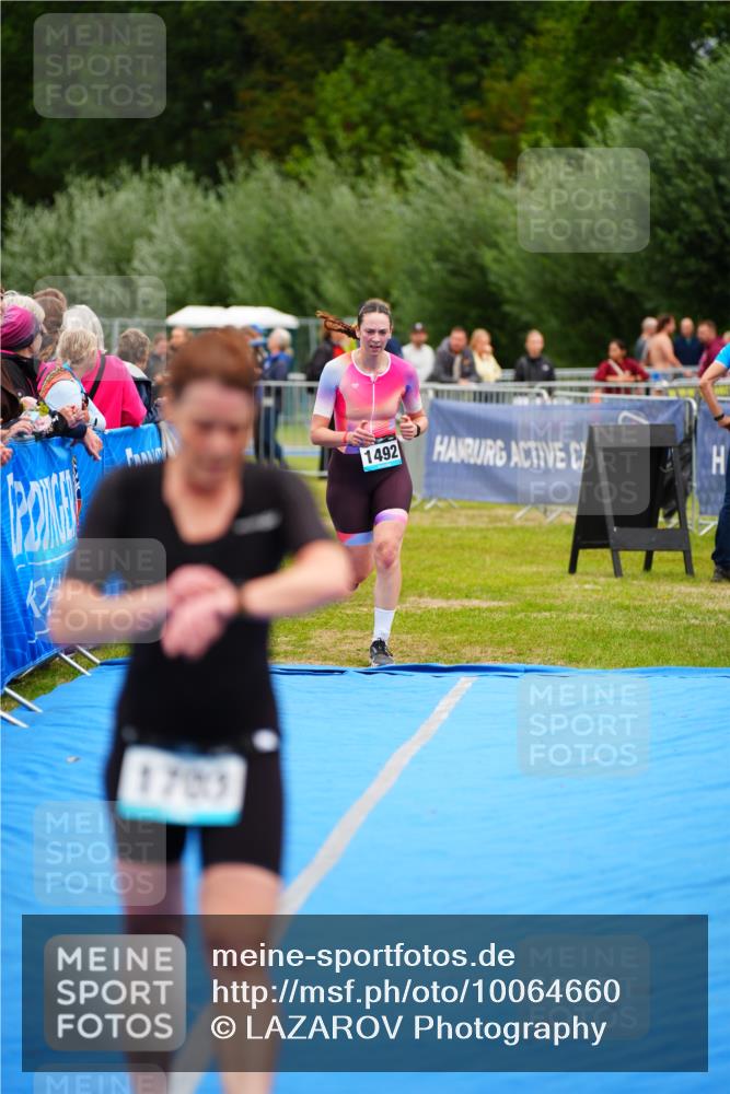 30.08.2026 - Elbe Triathlon Hamburg LAZAROV Photography http://msf.ph/oto/10064660 30.08.2026 12:06:37 Ziel 1448, 1492, 1703 meine-sportfotos.de