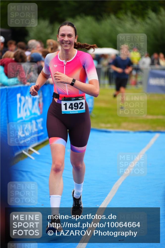 30.08.2026 - Elbe Triathlon Hamburg LAZAROV Photography http://msf.ph/oto/10064664 30.08.2026 12:06:40 Ziel 1448, 1492 meine-sportfotos.de