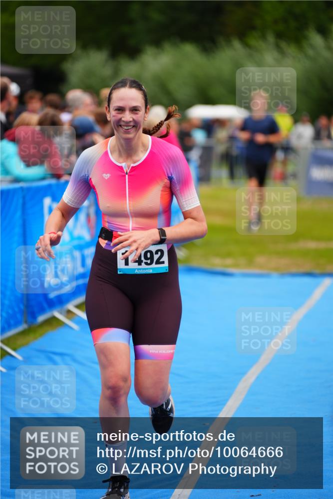 30.08.2026 - Elbe Triathlon Hamburg LAZAROV Photography http://msf.ph/oto/10064666 30.08.2026 12:06:40 Ziel 1448, 1492 meine-sportfotos.de