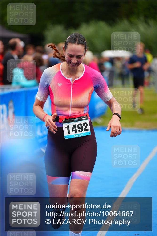 30.08.2026 - Elbe Triathlon Hamburg LAZAROV Photography http://msf.ph/oto/10064667 30.08.2026 12:06:41 Ziel 1448, 1492 meine-sportfotos.de