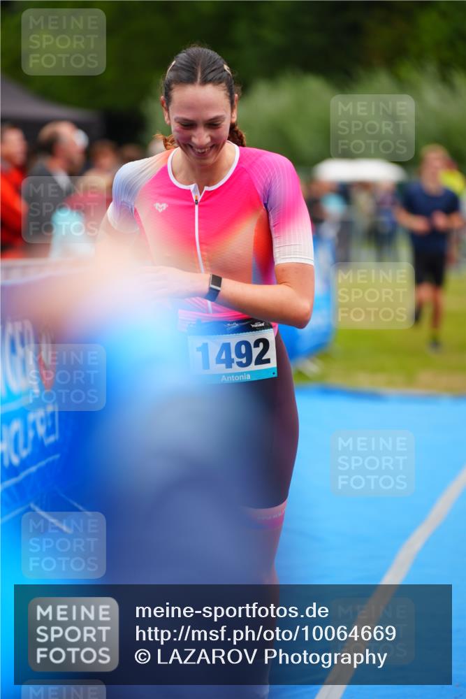 30.08.2026 - Elbe Triathlon Hamburg LAZAROV Photography http://msf.ph/oto/10064669 30.08.2026 12:06:41 Ziel 1448, 1492 meine-sportfotos.de