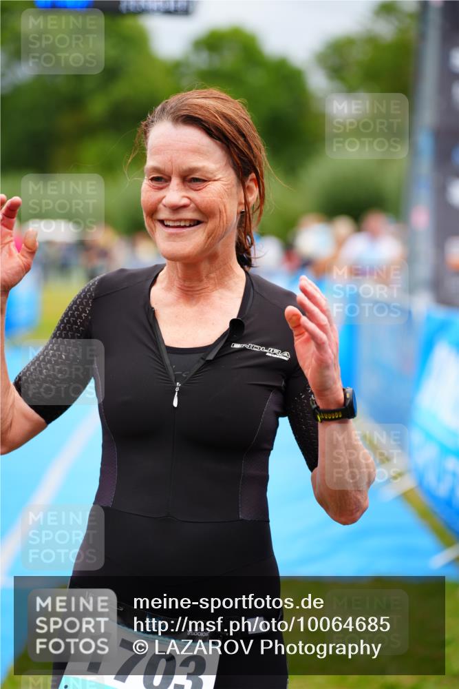30.08.2026 - Elbe Triathlon Hamburg LAZAROV Photography http://msf.ph/oto/10064685 30.08.2026 12:06:53 Ziel 896 meine-sportfotos.de