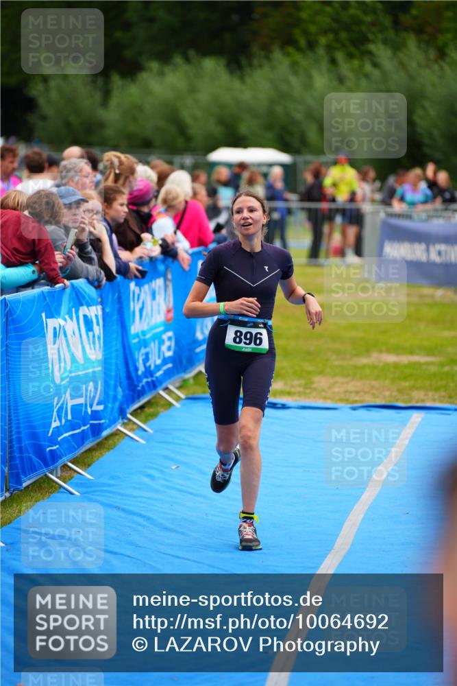 30.08.2026 - Elbe Triathlon Hamburg LAZAROV Photography http://msf.ph/oto/10064692 30.08.2026 12:06:58 Ziel 896, 1513, 1610 meine-sportfotos.de