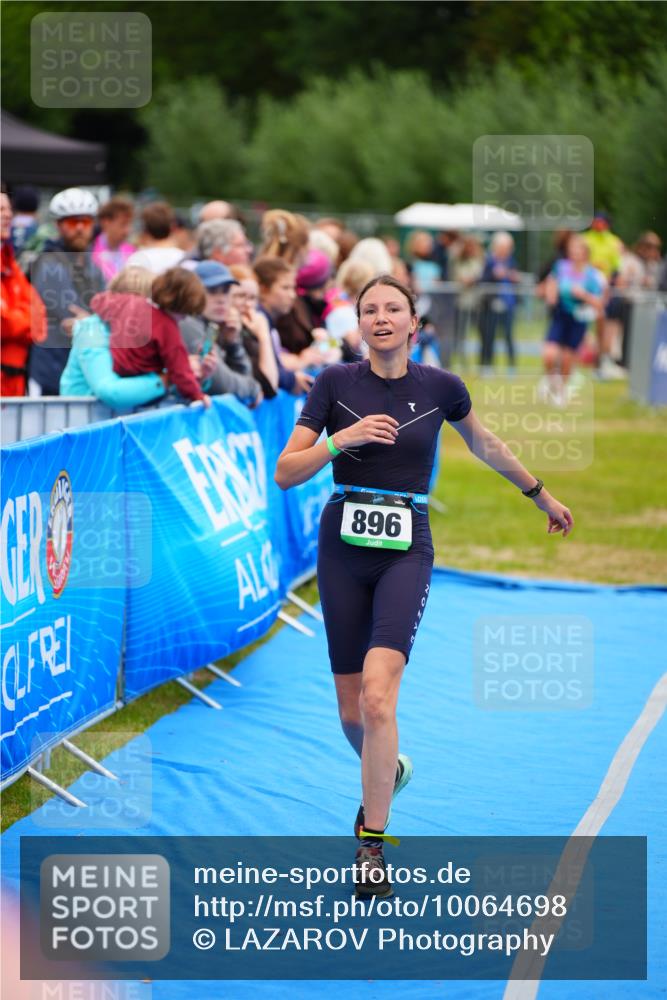 30.08.2026 - Elbe Triathlon Hamburg LAZAROV Photography http://msf.ph/oto/10064698 30.08.2026 12:06:59 Ziel 896, 1513, 1610 meine-sportfotos.de