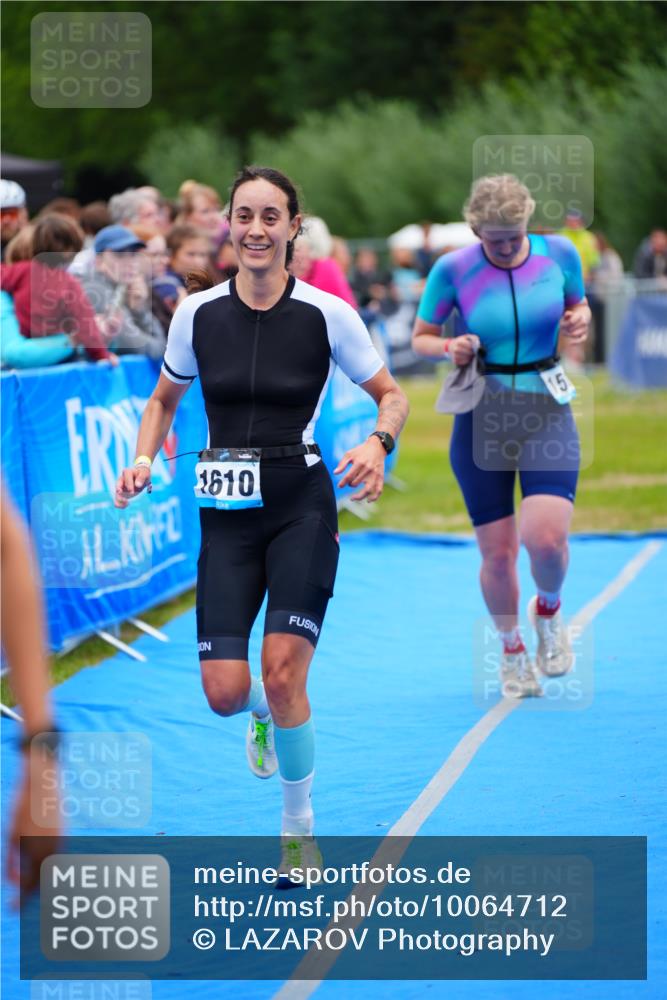 30.08.2026 - Elbe Triathlon Hamburg LAZAROV Photography http://msf.ph/oto/10064712 30.08.2026 12:07:06 Ziel 947, 1513, 1550, 1610 meine-sportfotos.de