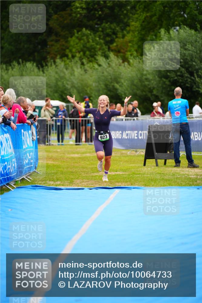 30.08.2026 - Elbe Triathlon Hamburg LAZAROV Photography http://msf.ph/oto/10064733 30.08.2026 12:07:24 Ziel 923 meine-sportfotos.de