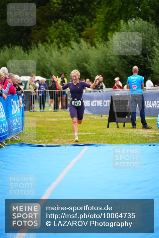 30.08.2026 - Elbe Triathlon Hamburg LAZAROV Photography http://msf.ph/oto/10064735 30.08.2026 12:07:24 Ziel 923 meine-sportfotos.de