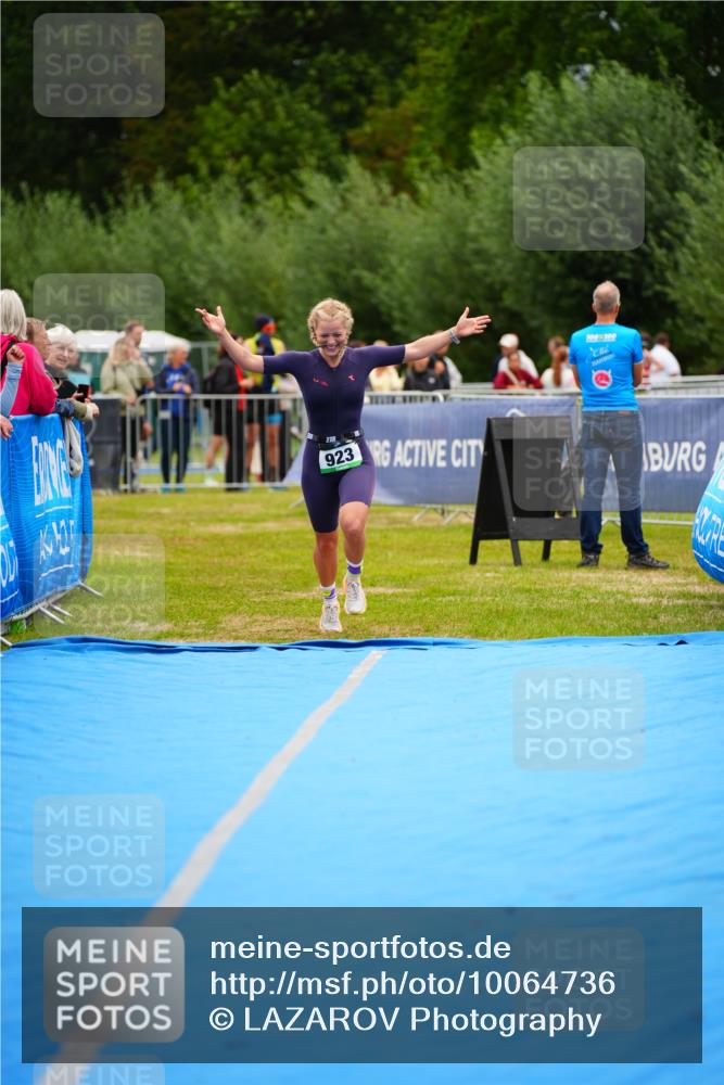 30.08.2026 - Elbe Triathlon Hamburg LAZAROV Photography http://msf.ph/oto/10064736 30.08.2026 12:07:25 Ziel 923 meine-sportfotos.de