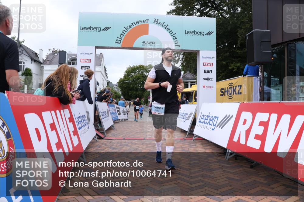 30.08.2026 - Blankeneser Heldenlauf Lena Gebhardt http://msf.ph/oto/10064741 30.08.2026 12:46:29 Ziel 4090, 4192, 4198 meine-sportfotos.de
