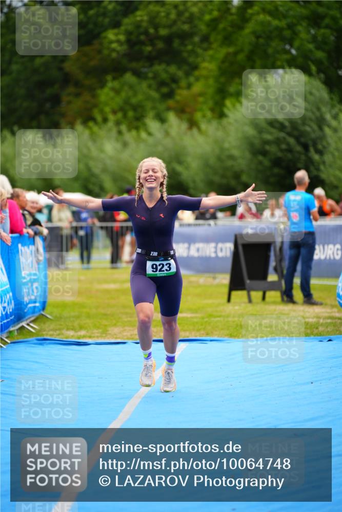 30.08.2026 - Elbe Triathlon Hamburg LAZAROV Photography http://msf.ph/oto/10064748 30.08.2026 12:07:26 Ziel 923 meine-sportfotos.de