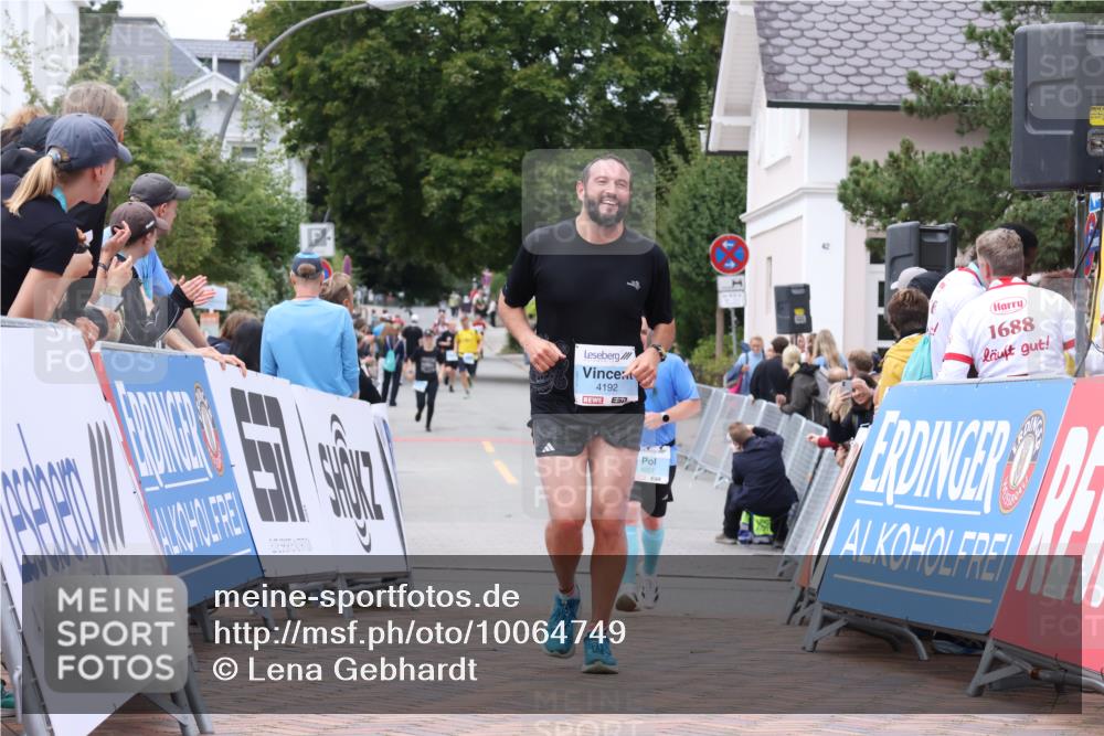 30.08.2026 - Blankeneser Heldenlauf Lena Gebhardt http://msf.ph/oto/10064749 30.08.2026 12:46:31 Ziel 4090, 4192, 4198 meine-sportfotos.de