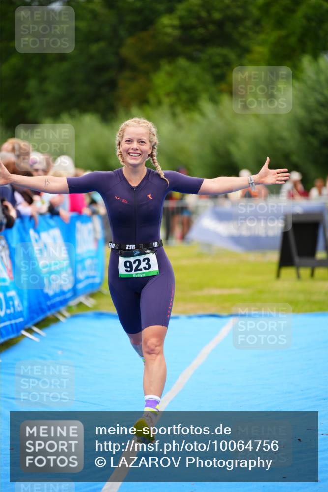 30.08.2026 - Elbe Triathlon Hamburg LAZAROV Photography http://msf.ph/oto/10064756 30.08.2026 12:07:28 Ziel 923 meine-sportfotos.de