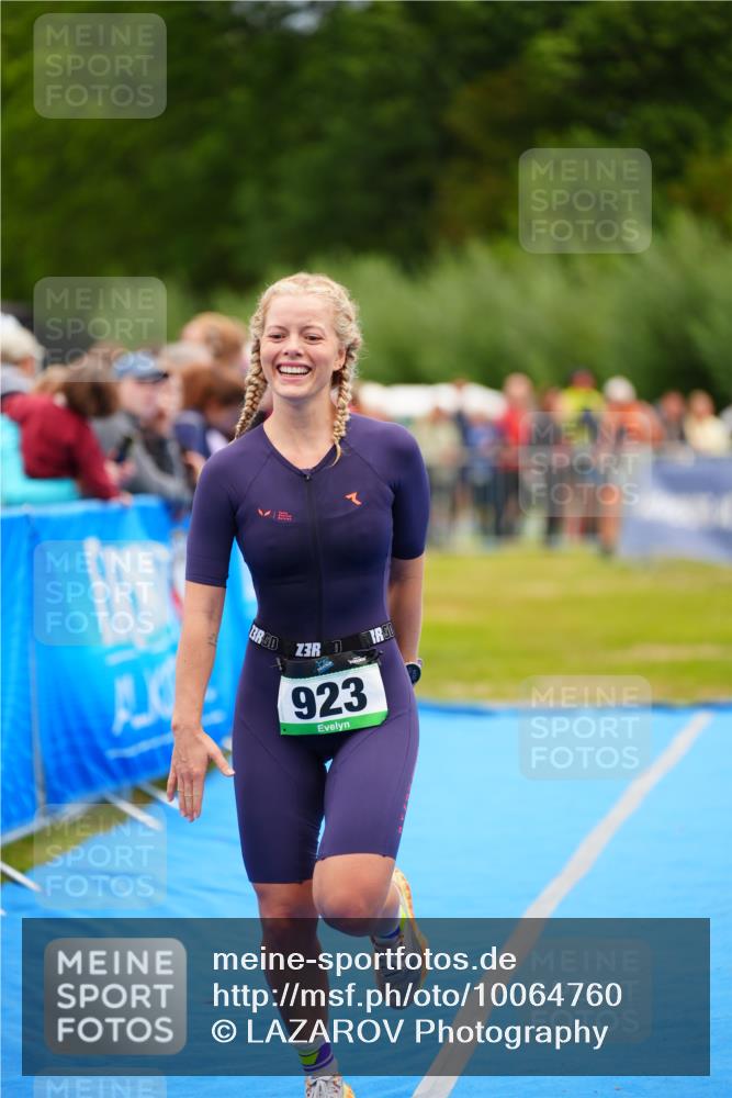 30.08.2026 - Elbe Triathlon Hamburg LAZAROV Photography http://msf.ph/oto/10064760 30.08.2026 12:07:28 Ziel 923 meine-sportfotos.de