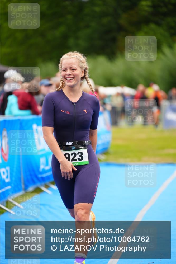30.08.2026 - Elbe Triathlon Hamburg LAZAROV Photography http://msf.ph/oto/10064762 30.08.2026 12:07:28 Ziel 923 meine-sportfotos.de
