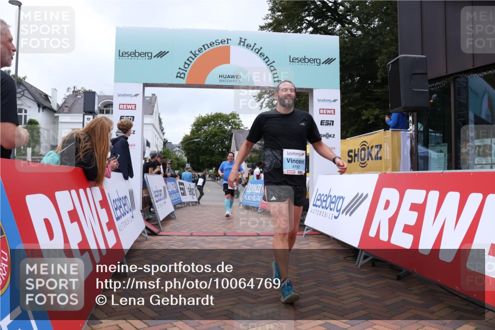 30.08.2026 - Blankeneser Heldenlauf Lena Gebhardt http://msf.ph/oto/10064769 30.08.2026 12:46:35 Ziel 4057, 4090, 4192 meine-sportfotos.de