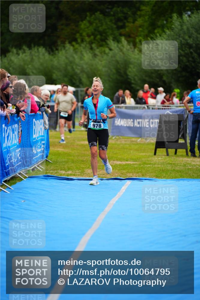 30.08.2026 - Elbe Triathlon Hamburg LAZAROV Photography http://msf.ph/oto/10064795 30.08.2026 12:07:48 Ziel 978, 1095 meine-sportfotos.de
