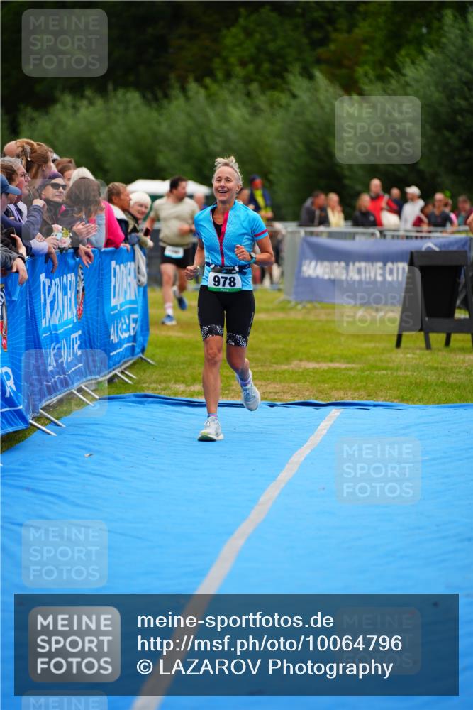30.08.2026 - Elbe Triathlon Hamburg LAZAROV Photography http://msf.ph/oto/10064796 30.08.2026 12:07:49 Ziel 978, 1095 meine-sportfotos.de