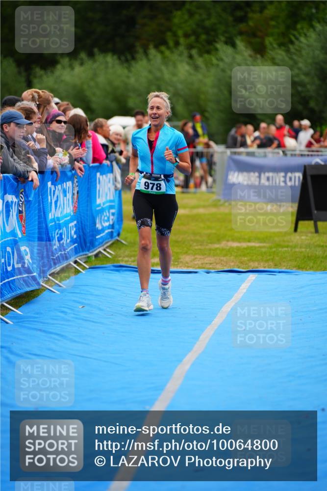 30.08.2026 - Elbe Triathlon Hamburg LAZAROV Photography http://msf.ph/oto/10064800 30.08.2026 12:07:50 Ziel 978, 1095 meine-sportfotos.de