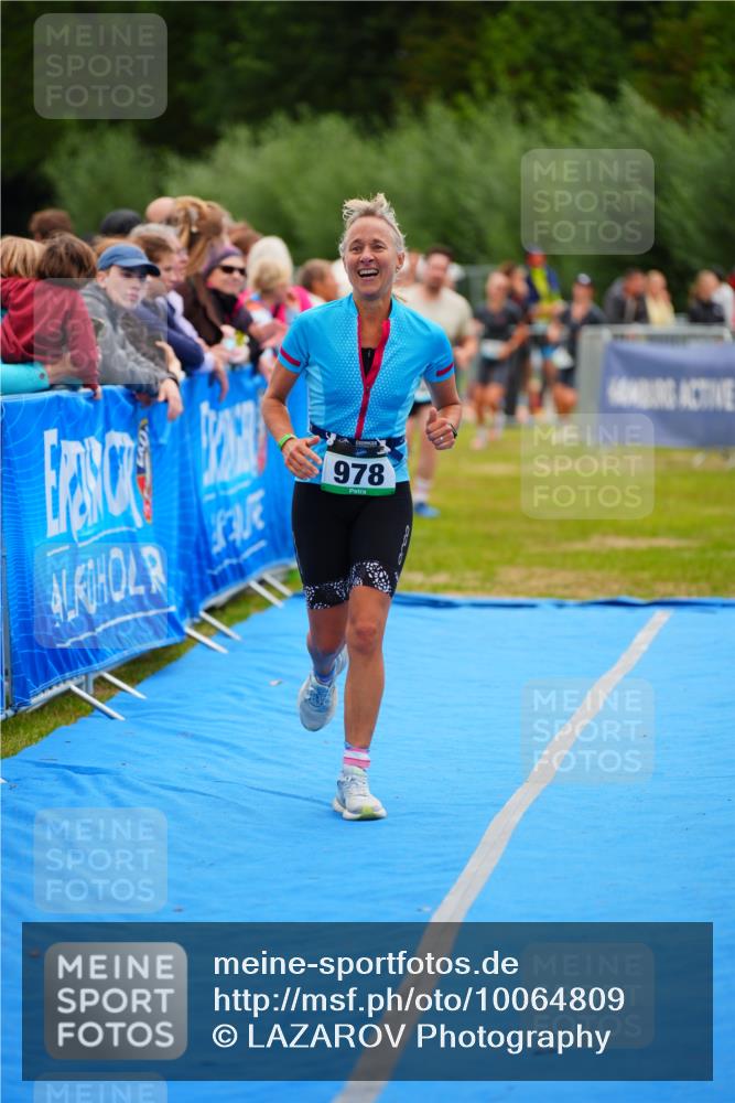 30.08.2026 - Elbe Triathlon Hamburg LAZAROV Photography http://msf.ph/oto/10064809 30.08.2026 12:07:51 Ziel 978, 1095 meine-sportfotos.de
