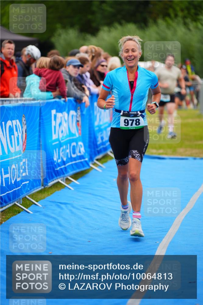 30.08.2026 - Elbe Triathlon Hamburg LAZAROV Photography http://msf.ph/oto/10064813 30.08.2026 12:07:52 Ziel 835, 978, 1095, 1501 meine-sportfotos.de