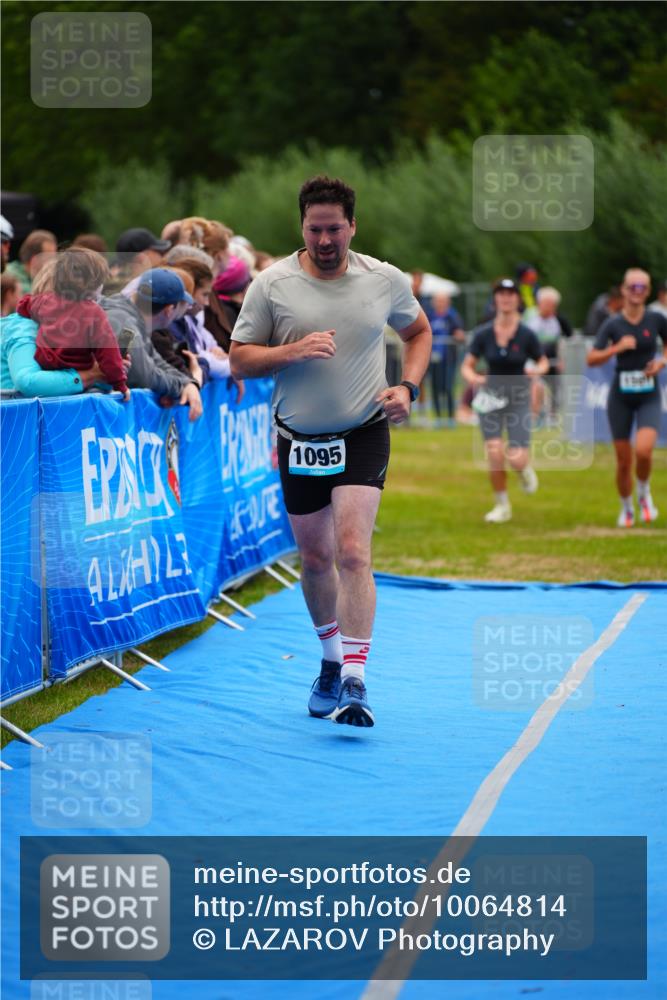 30.08.2026 - Elbe Triathlon Hamburg LAZAROV Photography http://msf.ph/oto/10064814 30.08.2026 12:07:56 Ziel 835, 1095, 1501 meine-sportfotos.de