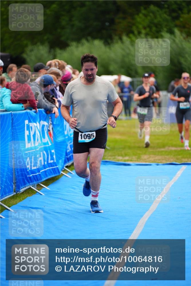 30.08.2026 - Elbe Triathlon Hamburg LAZAROV Photography http://msf.ph/oto/10064816 30.08.2026 12:07:56 Ziel 835, 1095, 1501 meine-sportfotos.de
