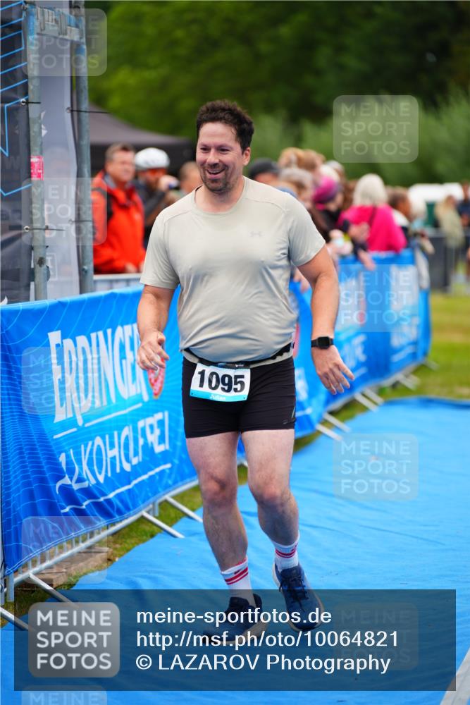 30.08.2026 - Elbe Triathlon Hamburg LAZAROV Photography http://msf.ph/oto/10064821 30.08.2026 12:07:57 Ziel 835, 1095, 1501 meine-sportfotos.de
