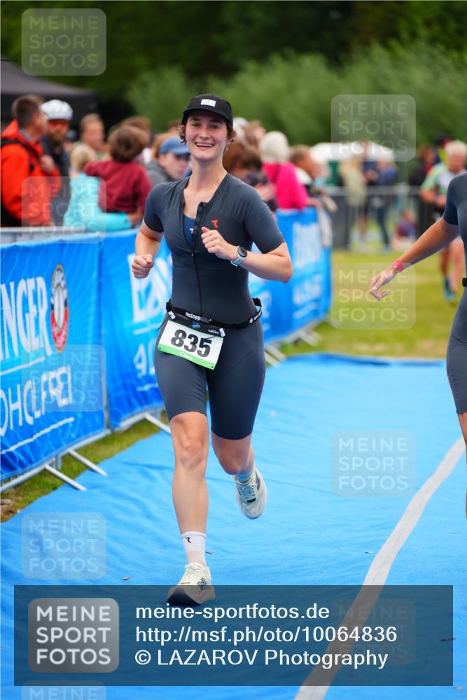 30.08.2026 - Elbe Triathlon Hamburg LAZAROV Photography http://msf.ph/oto/10064836 30.08.2026 12:08:01 Ziel 835, 1366, 1501 meine-sportfotos.de