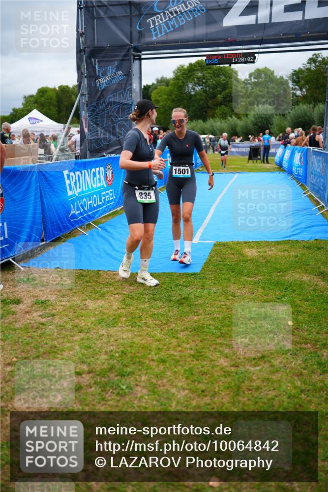 30.08.2026 - Elbe Triathlon Hamburg LAZAROV Photography http://msf.ph/oto/10064842 30.08.2026 12:08:03 Ziel 835, 1366, 1501 meine-sportfotos.de