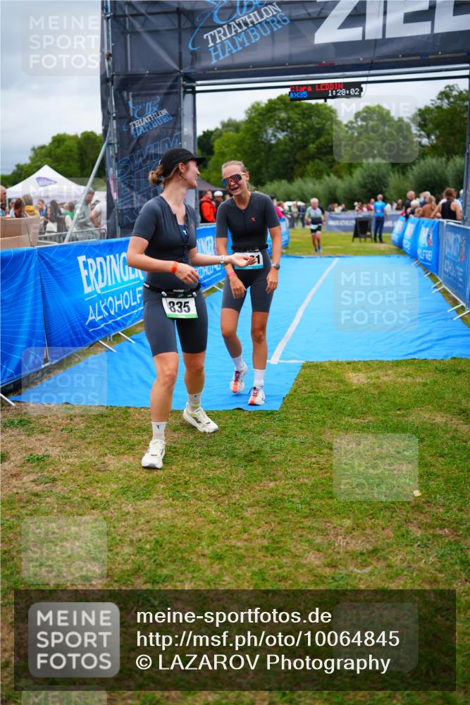 30.08.2026 - Elbe Triathlon Hamburg LAZAROV Photography http://msf.ph/oto/10064845 30.08.2026 12:08:03 Ziel 835, 1366, 1501 meine-sportfotos.de