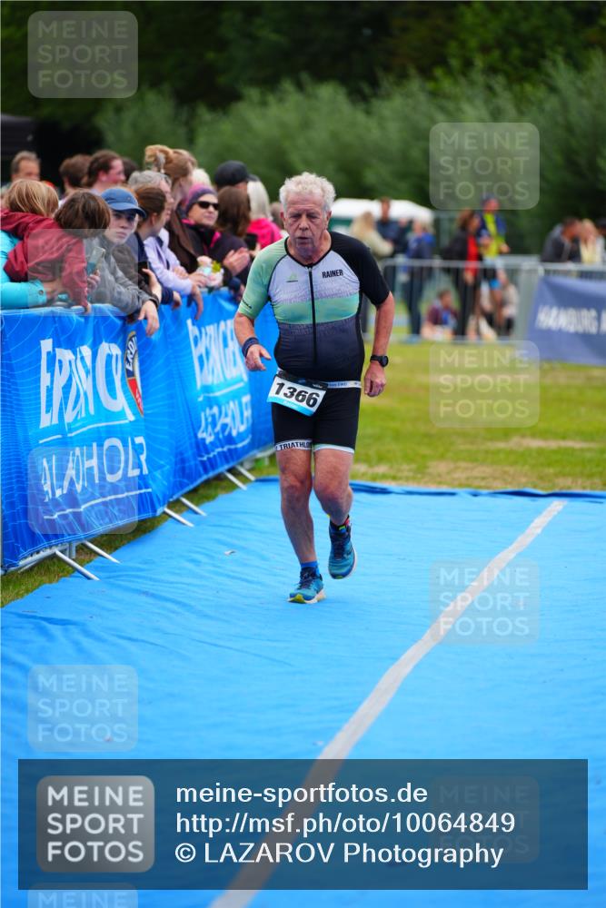 30.08.2026 - Elbe Triathlon Hamburg LAZAROV Photography http://msf.ph/oto/10064849 30.08.2026 12:08:06 Ziel 1366 meine-sportfotos.de