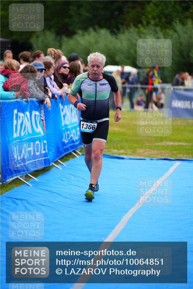30.08.2026 - Elbe Triathlon Hamburg LAZAROV Photography http://msf.ph/oto/10064851 30.08.2026 12:08:06 Ziel 1366 meine-sportfotos.de